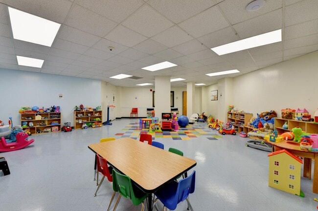 Building Photo - 720 Harmon Cove Tower