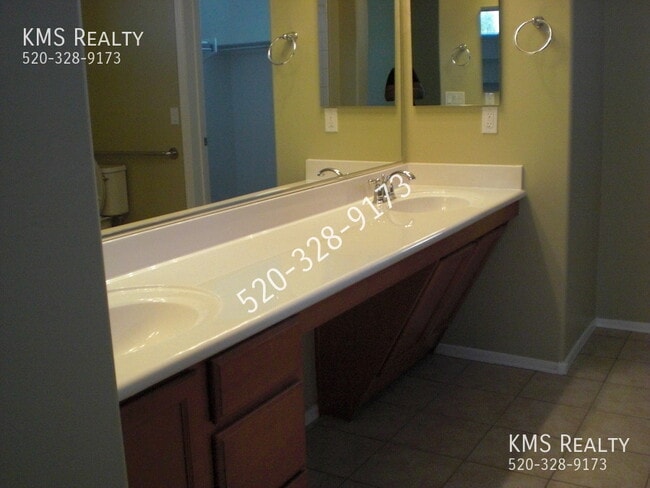 Building Photo - 14013 E Voss St