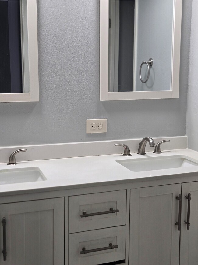 Building Photo - 1353 Ramada Dr