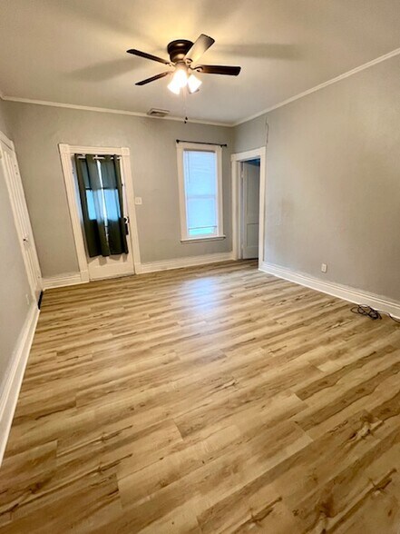 Building Photo - 39 1/2 Milton Ave