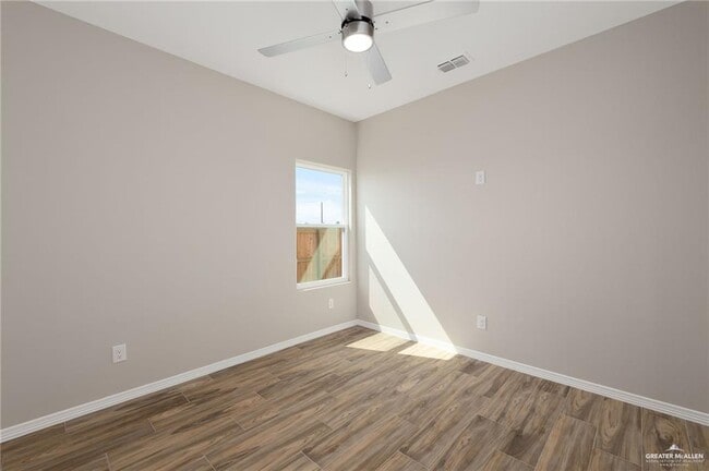 Building Photo - 20 E Walnut Ave