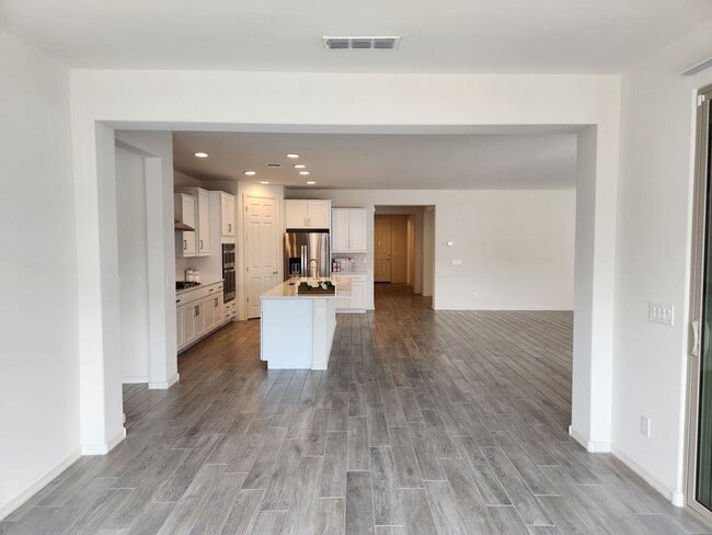 Building Photo - ALORAVITA 4 Bedroom 3.5 Bath