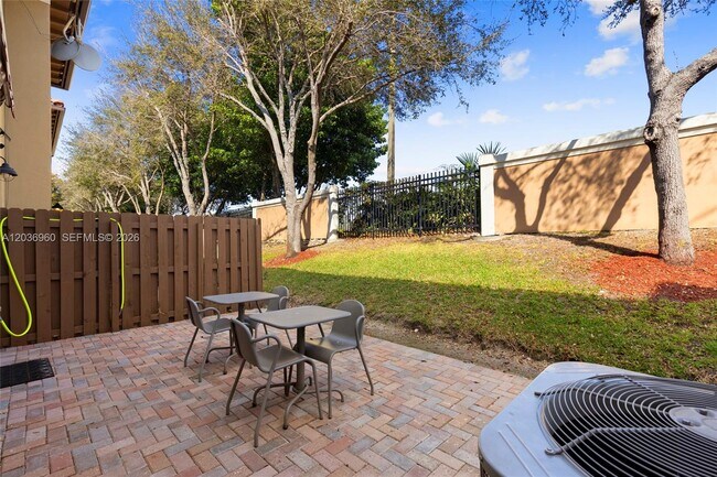 Building Photo - 6959 Julia Gardens Dr