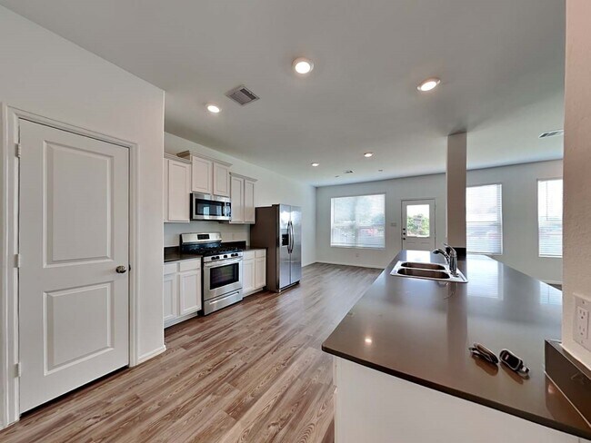 Building Photo - 24011 Mustang Run Dr