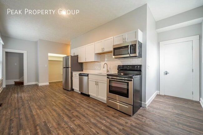 Building Photo - 732 1/2 Neil Avenue-