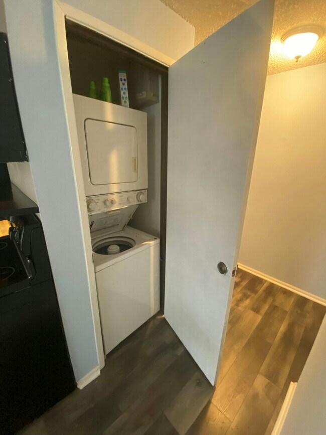 Building Photo - 318 S 174th Pl