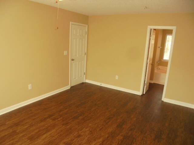 Building Photo - 92 Mosswood Ct