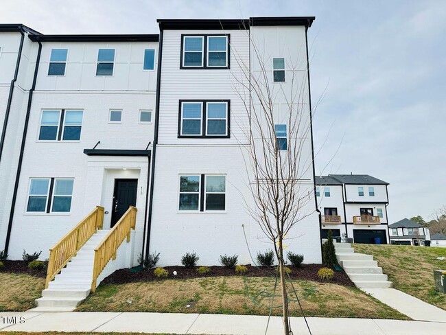 Primary Photo - 4 Bedroom End Unit Townhome for Rent