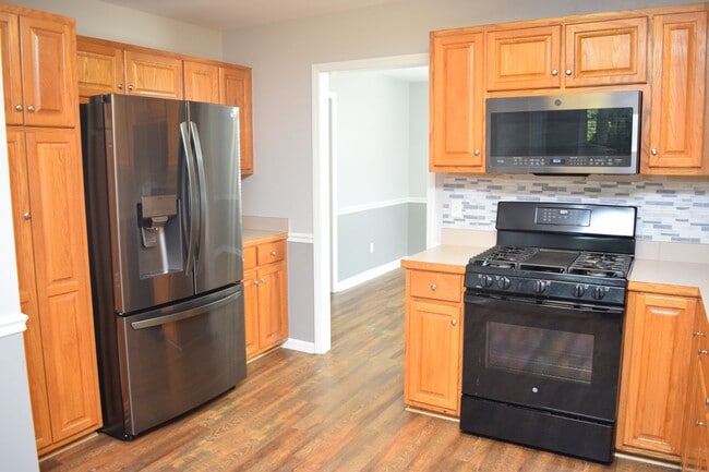 Building Photo - Spacious and Cozy 3-Bedroom Home in a Great Location