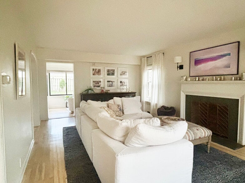 Living room - 6120 N Kent Ave