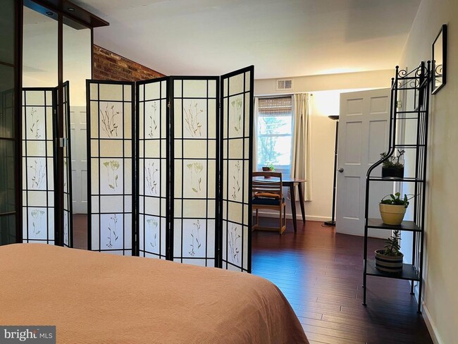 Building Photo - 928 Venice Dr