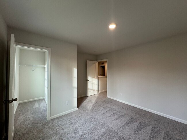 Building Photo - Newer 4BR 2.5BA Home!