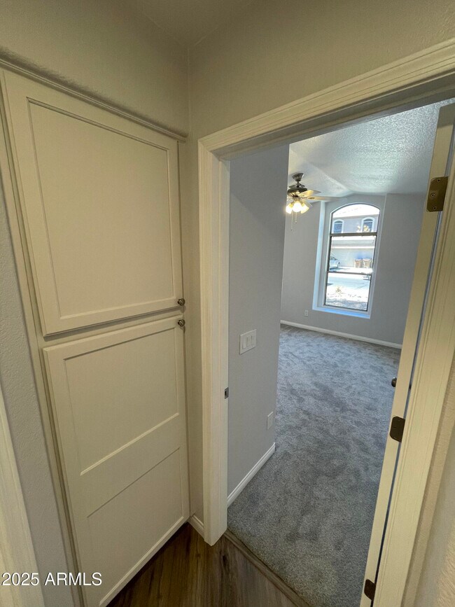 Building Photo - 841 E Lovegrass Dr