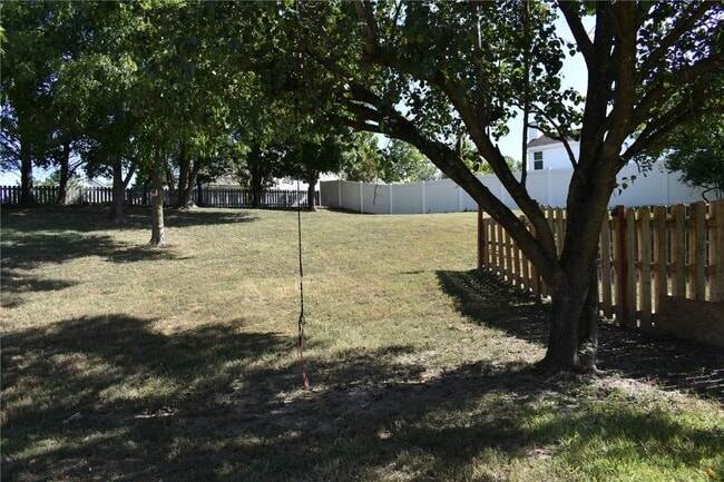 Building Photo - 16407 Westglen Farms Dr