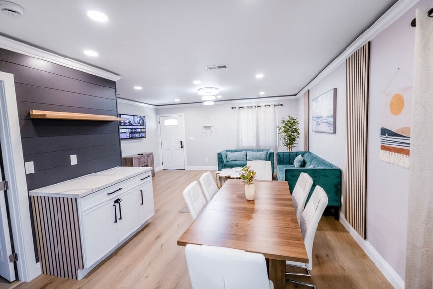 Building Photo - 6168 Cumberland St