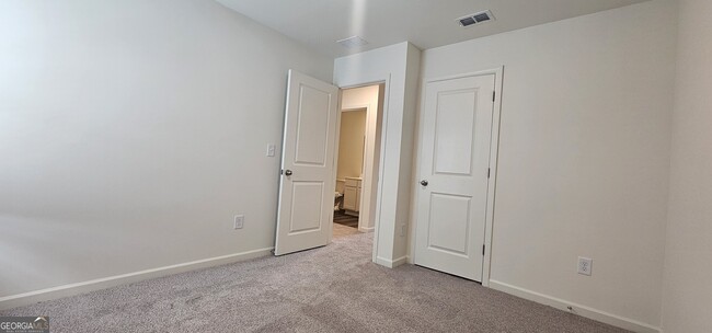 Building Photo - 304 Hynes Dr