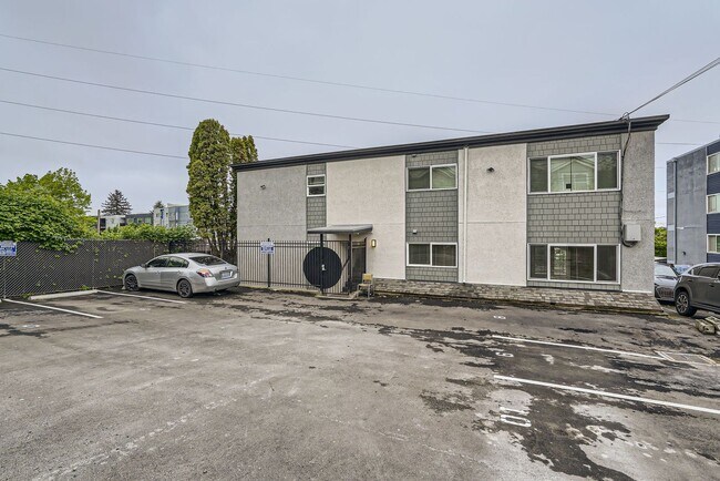 Building Photo - Spacious 1bed/1bath Apartment in West Seat...