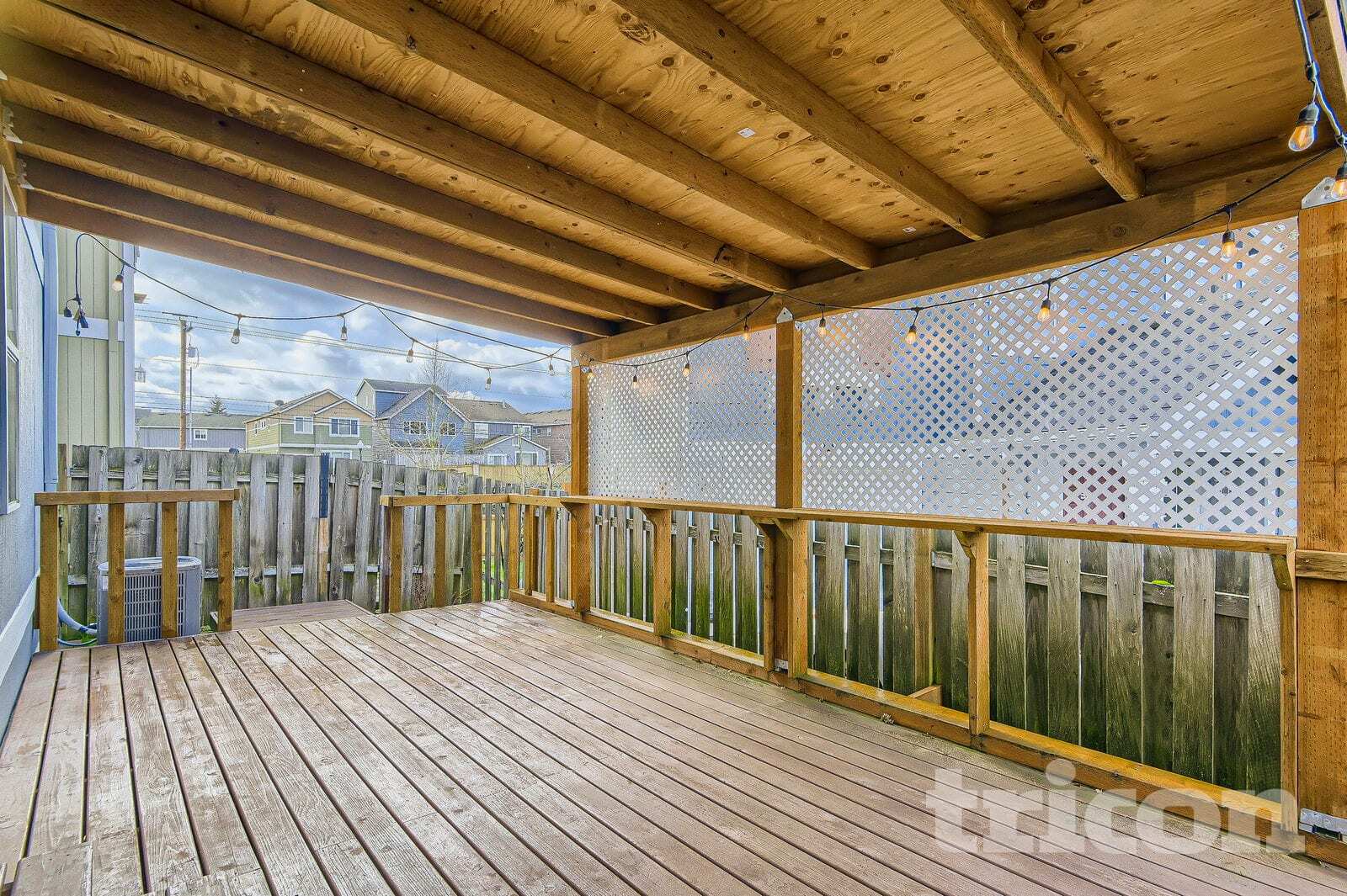 Building Photo - 577 SW 207th Ave