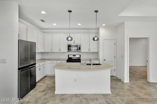 Building Photo - 260 Pine Bluff Dr