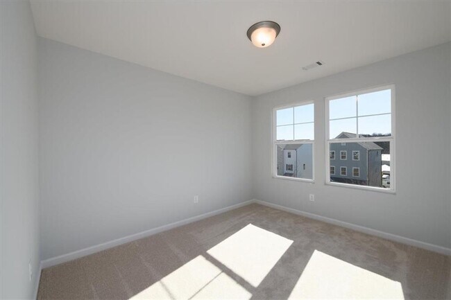 Building Photo - 849 York Aly