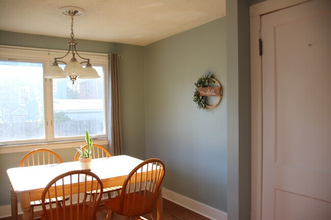 Building Photo - 2034 Warren Rd