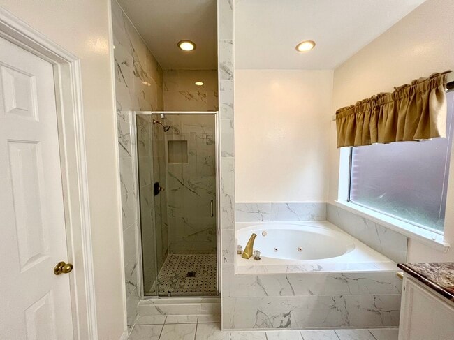 Building Photo - 13310 Misty Mill Dr