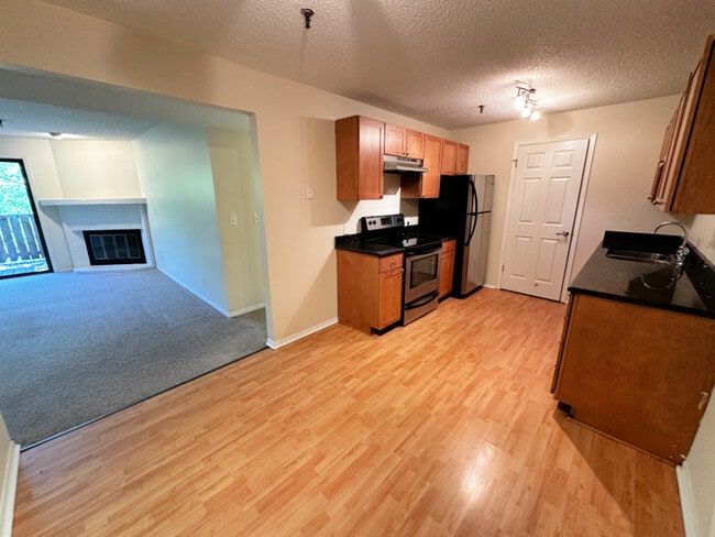 Building Photo - 1340 Brook St