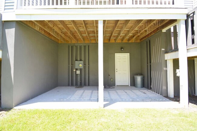 Building Photo - 596 McLernon Trce