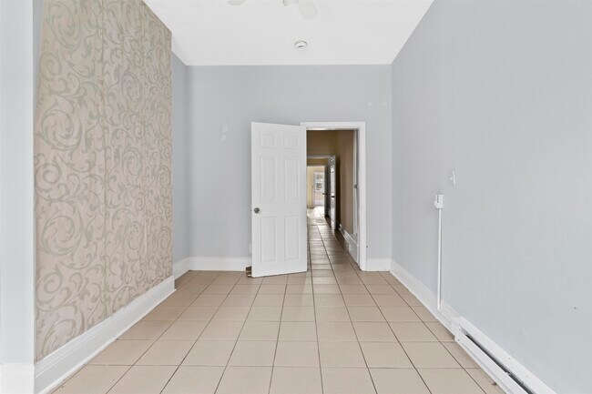 Building Photo - 207 15th St