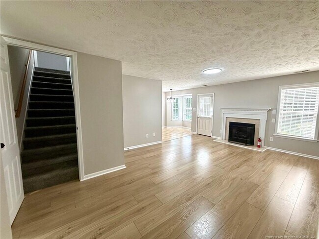 Building Photo - 604 Raven Pl