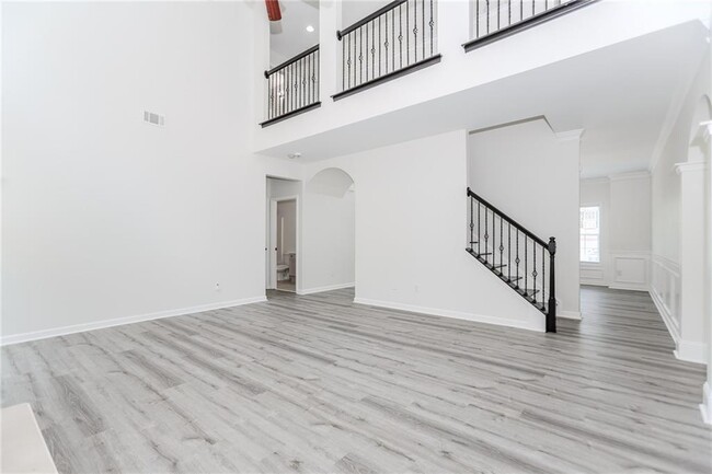 Building Photo - 2023 Jameson Cir NE