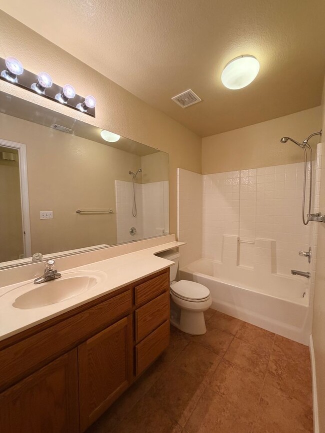 Building Photo - 710 Foothill St