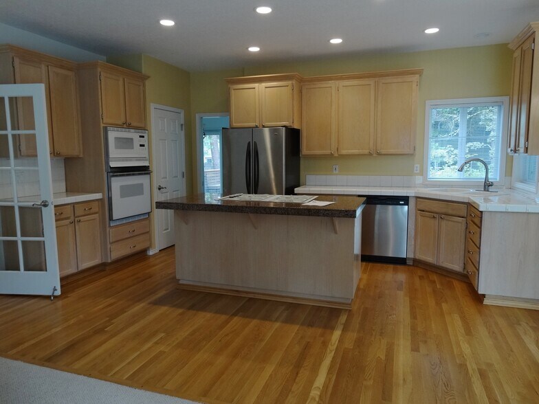 Building Photo - 16655 SW Springwater Ct