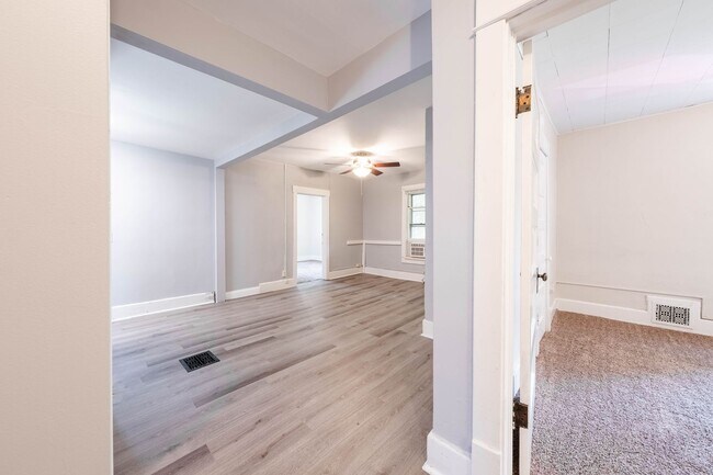 Building Photo - 408 W Illinois St