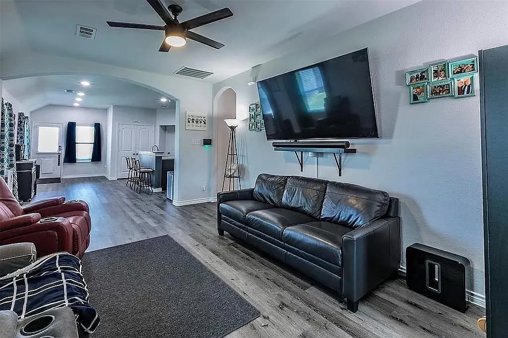 Building Photo - 1602 Blue Jay Dr