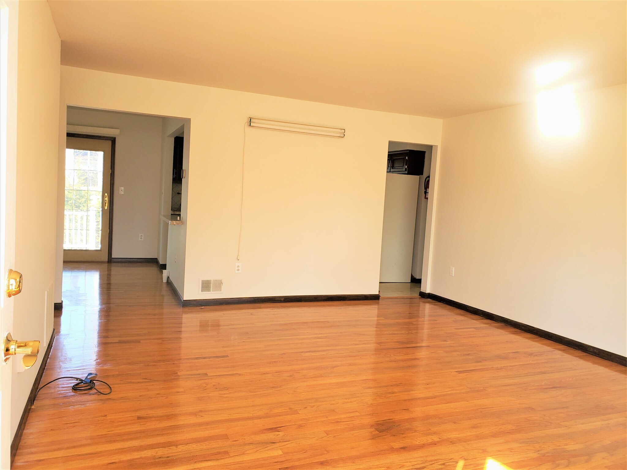 Building Photo - 252 W Hegel Ave