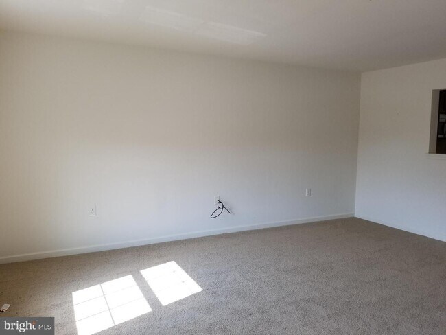 Building Photo - 171 Natural Way