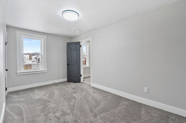 Building Photo - 3 bedroom 2 bath - newly updated, central air, GREAT LOCATION