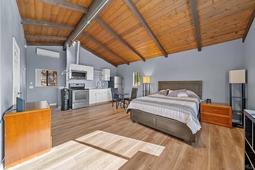 Loft Studio Apt - 1827 Sonoma Ln