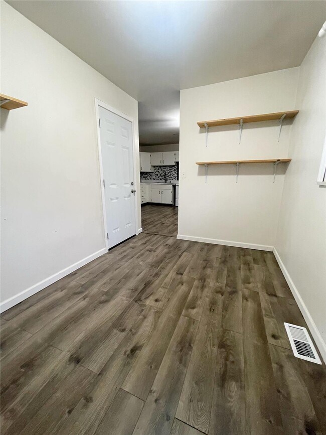 Building Photo - 712 Juniper Dr