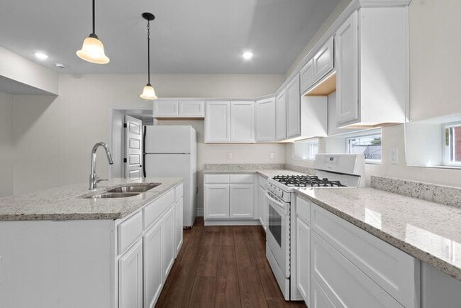 Building Photo - Be the First to Live in This Fully Renovat...