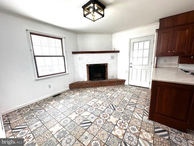 Building Photo - 223 Walnut St