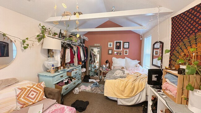 Building Photo - PRELEASE:  4+bdrm/1bath near WWU + Sehome Hill