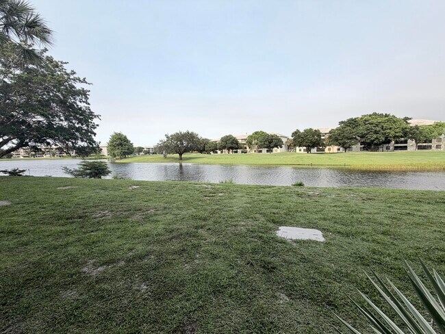 Building Photo - 9230 Lagoon Pl