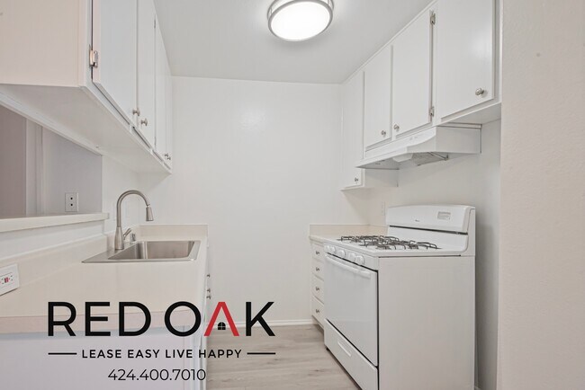 Building Photo - 8309 Cedros Ave