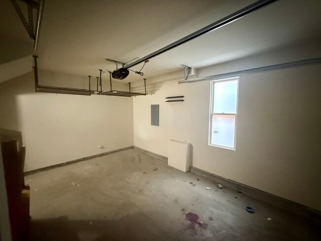 Building Photo - Columbia City Townhome