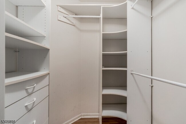 Building Photo - 5 Hidden Pond Ct