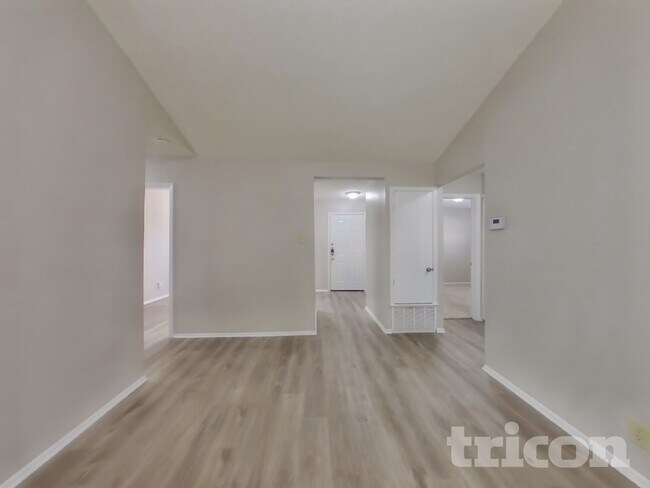 Building Photo - 15022 Old Creek St