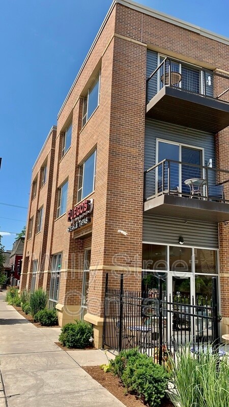 Building Photo - 315 S Paterson St