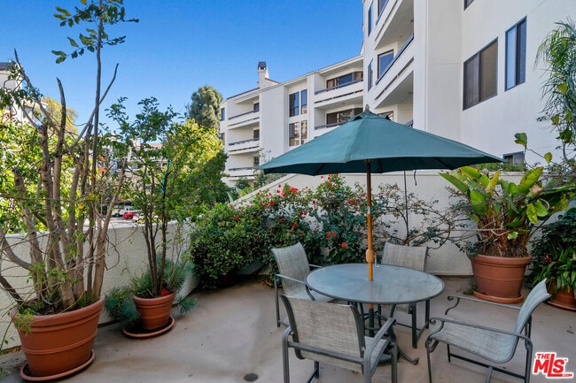 Building Photo - 2131 Century Park Ln